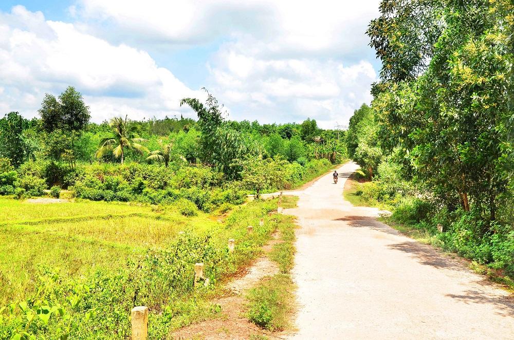 Đường về thôn Xung Phong, xã Vĩnh Khê.
